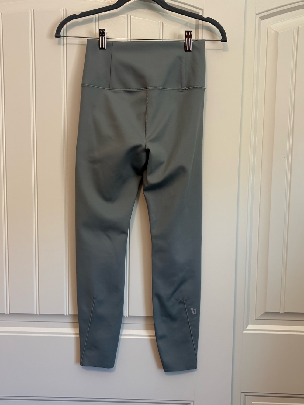 Vuori evolve leggings light blue size small